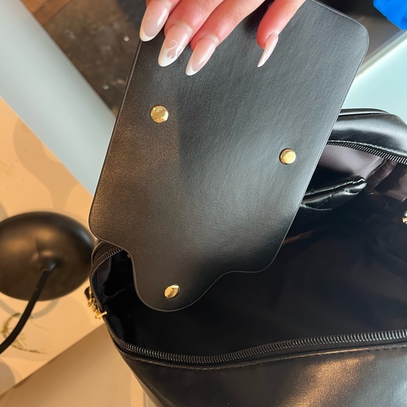 COPY - High quality black leather backpack - Picture 2 of 11